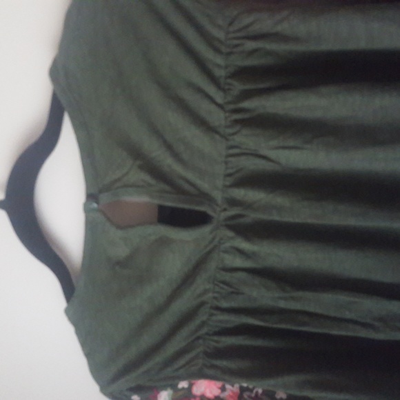 St. John's Bay Top with Floral Embroidery - Green Colour, Size Medium - Picture 6 of 9